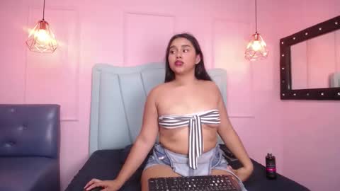 Snapshot of maiacurvy chatting on October 28, 10:12 pm Maia online show from October 28, 10:12 pm