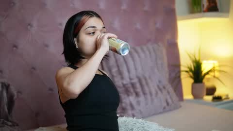 Snapshot of maiamini chatting on February 12, 10:05 pm Maia online show from February 12, 10:05 pm