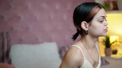 Snapshot of maiamini chatting on February 15, 7:54 pm Maia online show from February 15, 7:54 pm