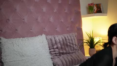 Snapshot of maiamini chatting on February 19, 9:44 pm Maia online show from February 19, 9:44 pm