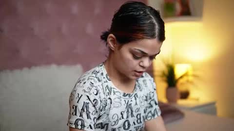 Snapshot of maiamini chatting on February 22, 11:47 pm Maia online show from February 22, 11:47 pm