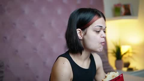 Snapshot of maiamini chatting on February 24, 11:36 pm Maia online show from February 24, 11:36 pm