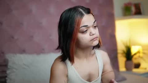 Snapshot of maiamini chatting on March 2, 8:37 pm Maia online show from March 2, 8:37 pm