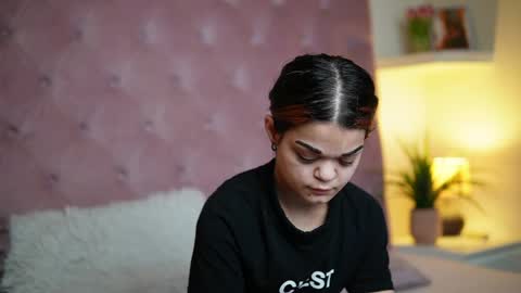 Snapshot of maiamini chatting on March 6, 8:38 pm Maia online show from March 6, 8:38 pm