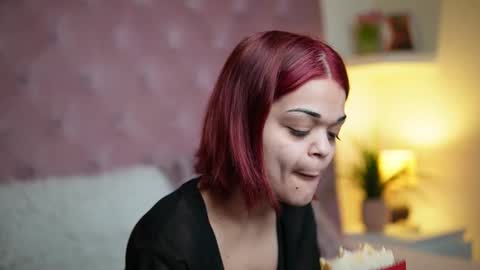 Snapshot of maiamini chatting on March 9, 12:03 am Maia online show from March 9, 12:03 am