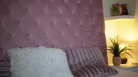 Snapshot of maiamini chatting on March 13, 6:58 pm Maia online show from March 13, 6:58 pm