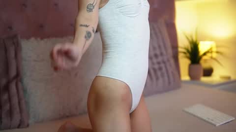 Snapshot of maiamini chatting on March 20, 8:14 pm Maia online show from March 20, 8:14 pm