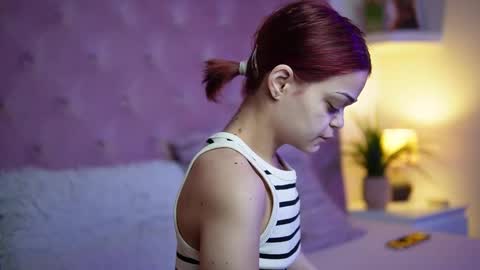 Snapshot of maiamini chatting on March 29, 8:42 pm Maia online show from March 29, 8:42 pm