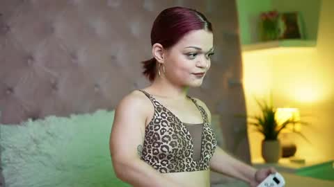 Snapshot of maiamini chatting on April 5, 6:38 pm Maia online show from April 5, 6:38 pm