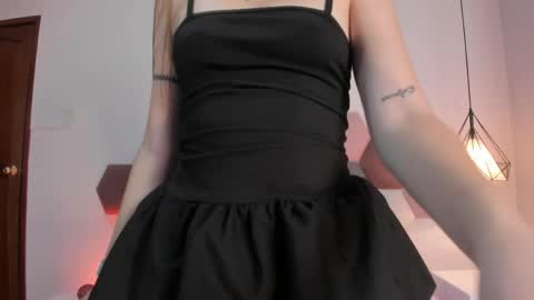 Snapshot of maiasinclair chatting on March 19, 11:36 am Maia Sinclair online show from March 19, 11:36 am