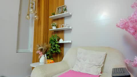 Snapshot of maiasweet_ chatting on March 21, 2:16 am MAIA online show from March 21, 2:16 am