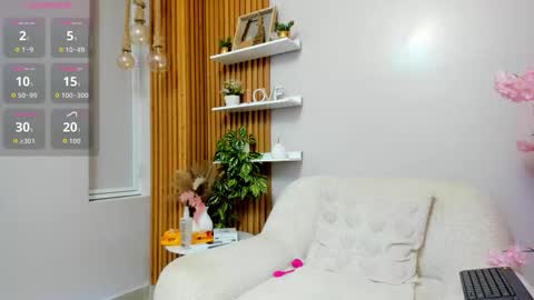 Snapshot of maiasweet_ chatting on March 26, 3:23 am MAIA online show from March 26, 3:23 am