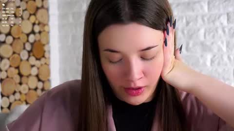 Lucy online show from November 19, 2:11 am