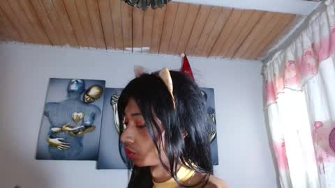 Snapshot of maidi_hot chatting on December 27, 4:21 pm Bella Maidi online show from December 27, 4:21 pm