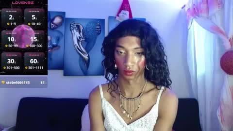 Snapshot of maidi_hot chatting on December 31, 1:52 pm Bella Maidi online show from December 31, 1:52 pm