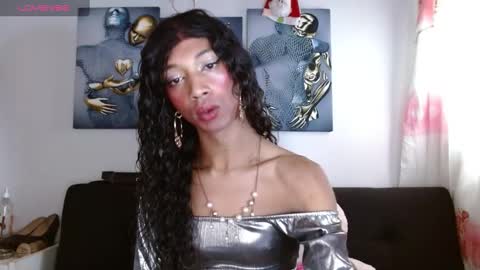Snapshot of maidi_hot chatting on January 12, 5:22 pm Bella Maidi online show from January 12, 5:22 pm