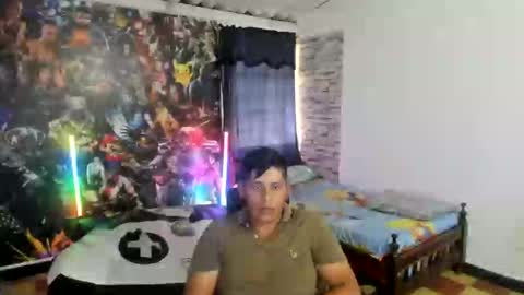 Snapshot of maiker_lozano_ chatting on October 23, 7:01 pm maiker lozano online show from October 23, 7:01 pm