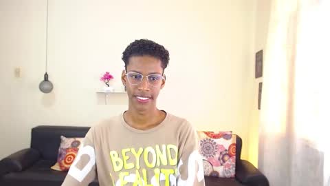 Snapshot of maiki18 chatting on February 6, 1:32 pm I am Maik online show from February 6, 1:32 pm