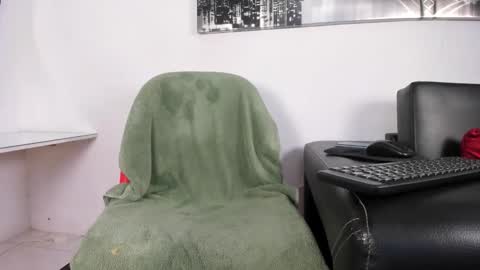 Snapshot of maikol_twinkx chatting on March 23, 12:03 am maikol_twinkx online show from March 23, 12:03 am