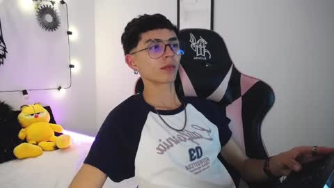 Maiky Cooper online show from February 19, 6:33 am