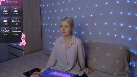 Snapshot of mailin_harrington chatting on October 2, 3:30 pm Your kitty online show from October 2, 3:30 pm