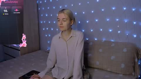 Snapshot of mailin_harrington chatting on October 11, 4:05 pm Your kitty online show from October 11, 4:05 pm