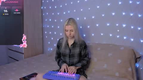 Snapshot of mailin_harrington chatting on October 22, 3:56 pm Your kitty online show from October 22, 3:56 pm