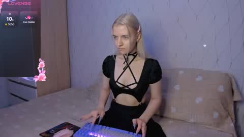 Snapshot of mailin_harrington chatting on November 1, 2:24 am Your kitty online show from November 1, 2:24 am