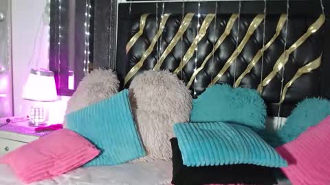 Snapshot of mailyn_gold chatting on March 3, 11:38 am mailyn_gold online show from March 3, 11:38 am