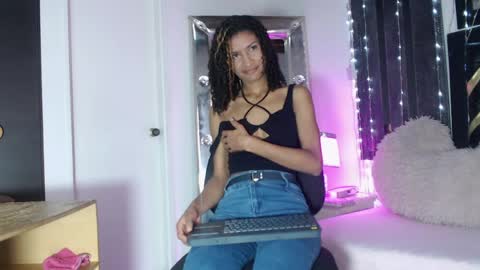 Snapshot of mailyn_gold chatting on March 31, 12:05 pm mailyn_gold online show from March 31, 12:05 pm