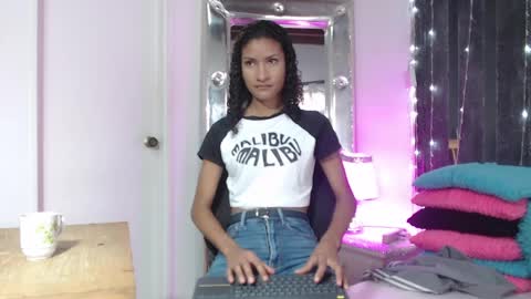 Snapshot of mailyn_gold chatting on April 2, 12:03 pm mailyn_gold online show from April 2, 12:03 pm
