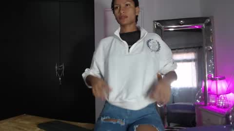 mailyn_gold online show from May 7, 11:59 am