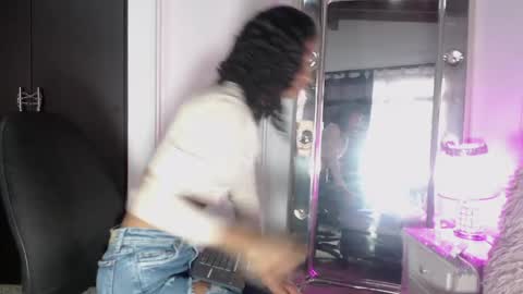 mailyn_gold online show from May 8, 11:59 am