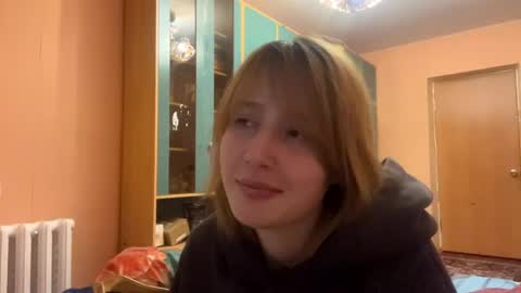 Evie online show from June 4, 9:32 pm