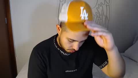 Snapshot of maison_xmed chatting on February 19, 11:50 am maison_xmed online show from February 19, 11:50 am