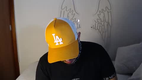 Snapshot of maison_xmed chatting on February 20, 5:57 pm maison_xmed online show from February 20, 5:57 pm