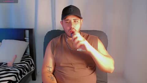 Snapshot of maison_xmed chatting on March 3, 5:02 am maison_xmed online show from March 3, 5:02 am