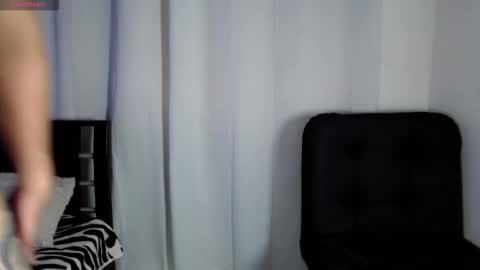 Snapshot of maison_xmed chatting on March 3, 10:04 pm maison_xmed online show from March 3, 10:04 pm