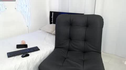 Snapshot of maison_xmed chatting on March 24, 11:54 pm maison_xmed online show from March 24, 11:54 pm