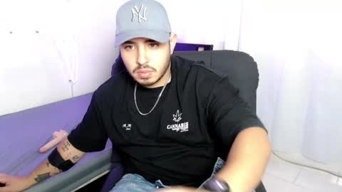 Snapshot of maison_xmed chatting on April 6, 7:26 pm maison_xmed online show from April 6, 7:26 pm