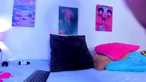 mai  online show from December 3, 6:50 pm