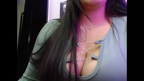 Snapshot of maitte_22 chatting on December 8, 3:53 am Hello friends Im on another account online show from December 8, 3:53 am