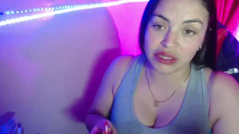 Snapshot of maitte_22 chatting on December 27, 3:20 am Hello friends Im on another account online show from December 27, 3:20 am