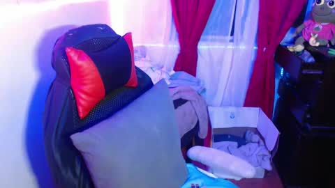 Snapshot of maitte_22 chatting on January 29, 1:58 am Hello friends Im on another account online show from January 29, 1:58 am