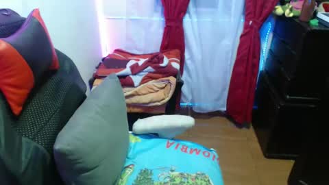 Snapshot of maitte_22 chatting on February 6, 3:06 am Hello friends Im on another account online show from February 6, 3:06 am