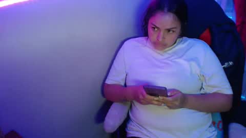 Snapshot of maitte_22 chatting on February 19, 1:08 am Hello friends Im on another account online show from February 19, 1:08 am