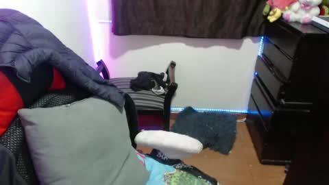 Snapshot of maitte_22 chatting on March 7, 5:18 am Hello friends Im on another account online show from March 7, 5:18 am