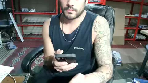 Snapshot of majictowait chatting on February 11, 9:36 am MACICTOWAIT online show from February 11, 9:36 am