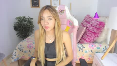 Snapshot of majo_gomez chatting on February 18, 5:53 pm Majo online show from February 18, 5:53 pm