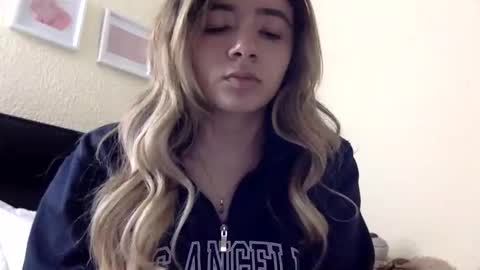 majo_gomezz online show from May 18, 2:51 am